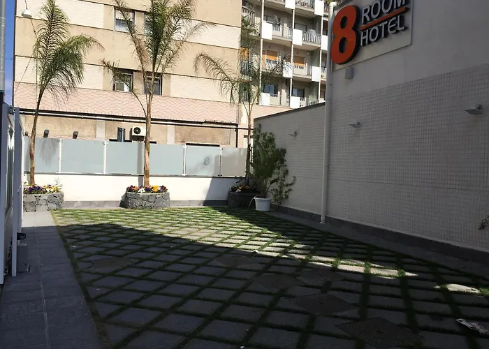8Room Hotel