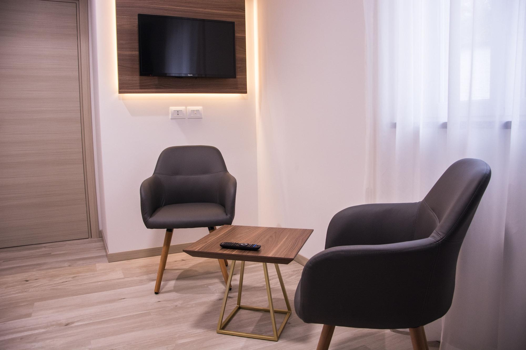8room 4* Catania