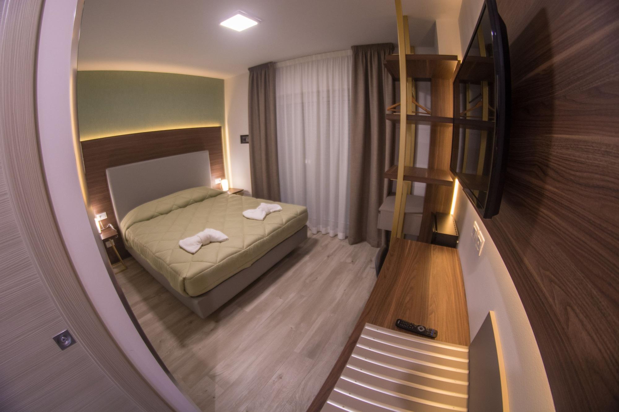 8room 4* Catania