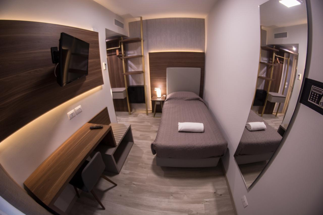 Hotel 8room