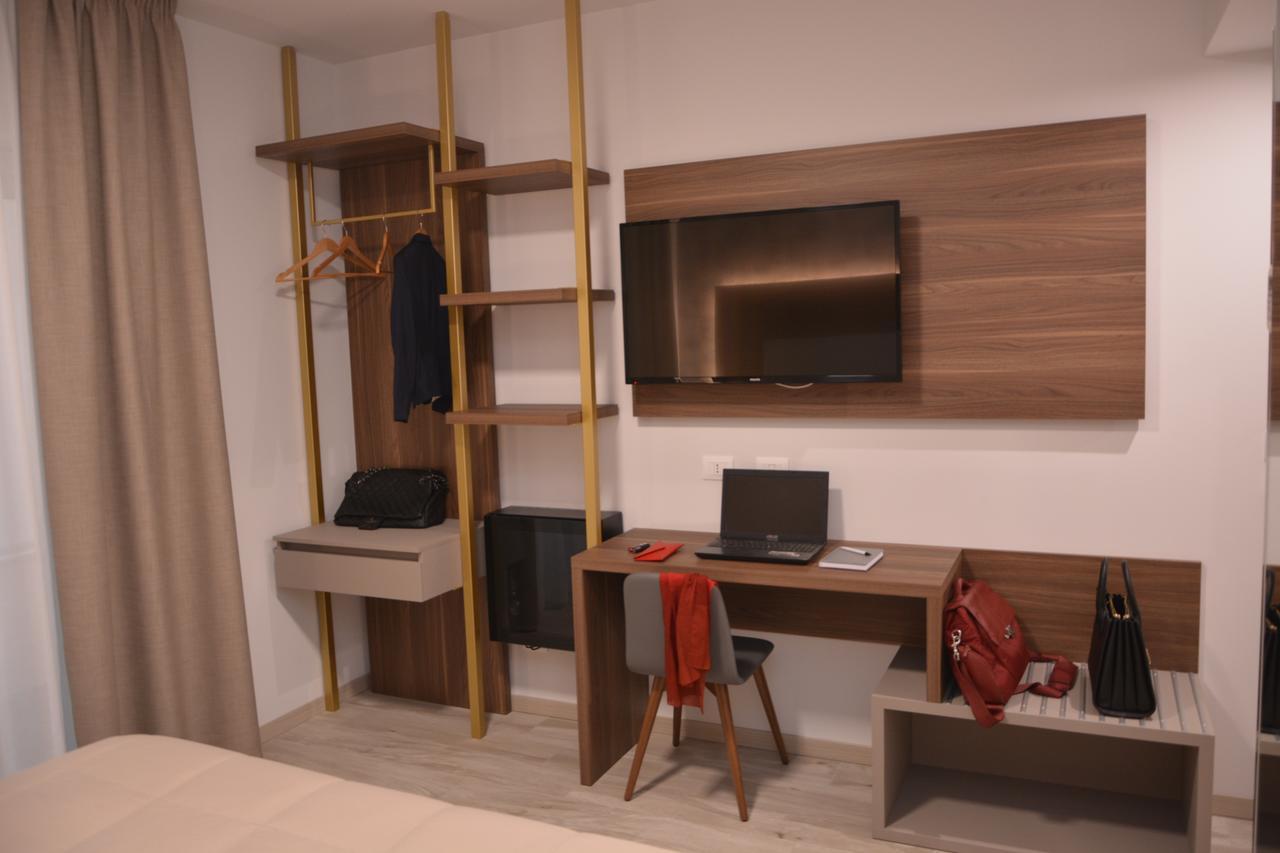 8room Hotel