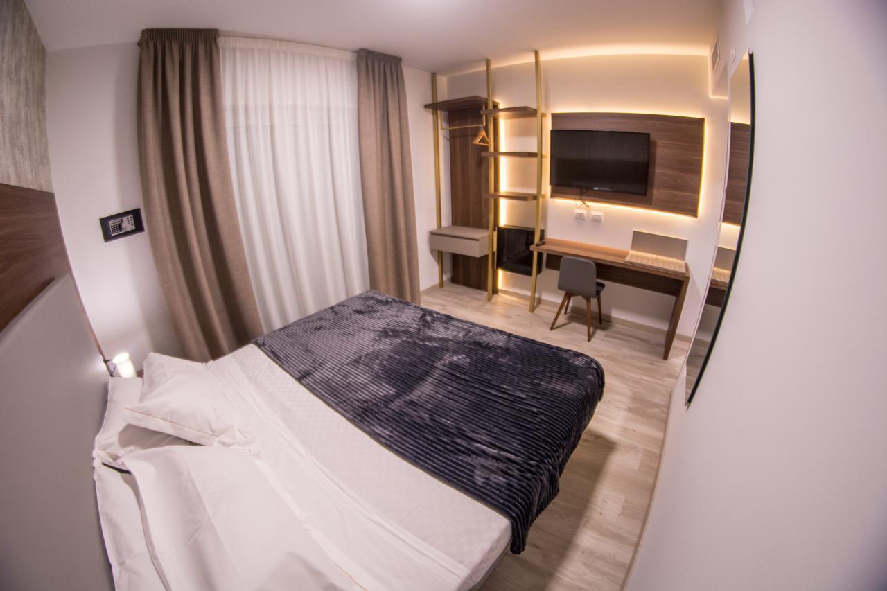 Hotel 8room