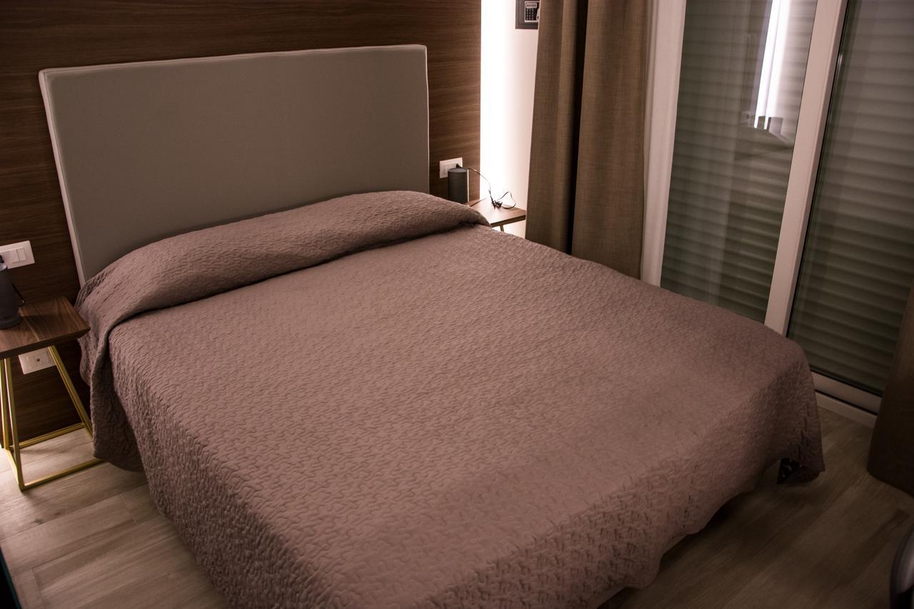 Hotel 8room 4*