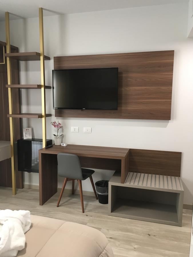 8room