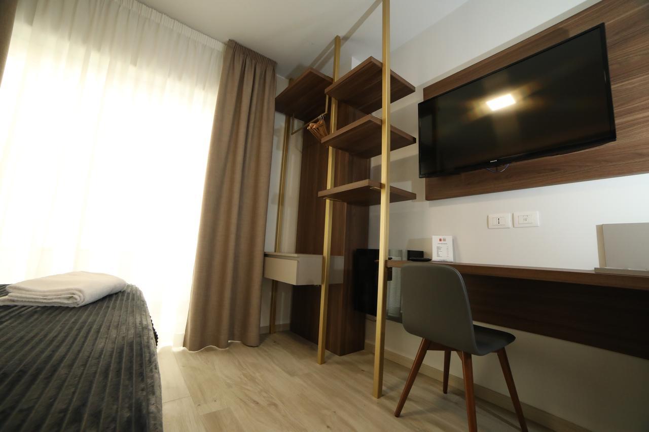 8room Hotel