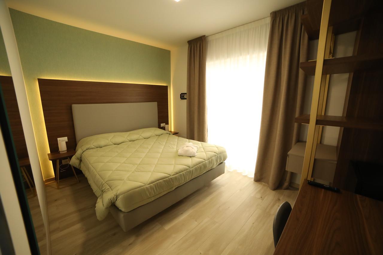 Hotel 8room