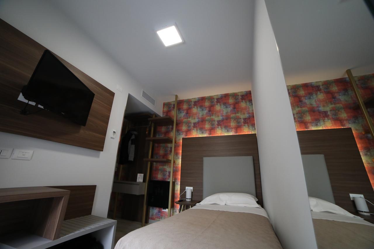 8room